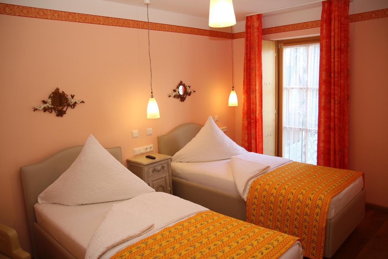 Belle Vue - Das Hotel... โฟลคาค ภายนอก รูปภาพ